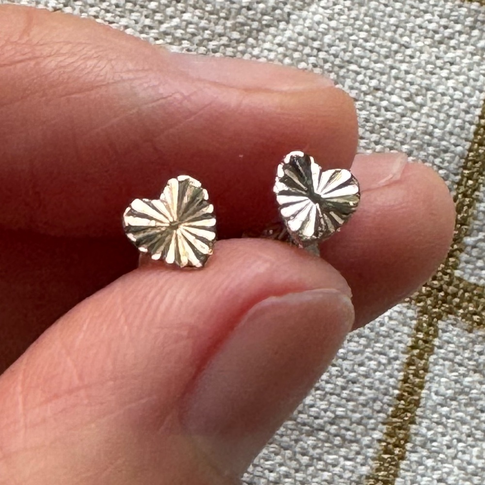 Heart stud earrings - rose gold plated